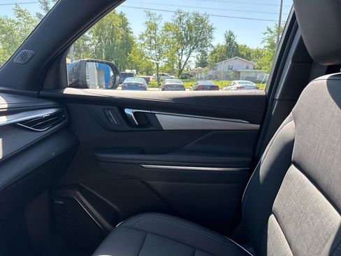 Used 2025 Buick Enclave Preferred image 15