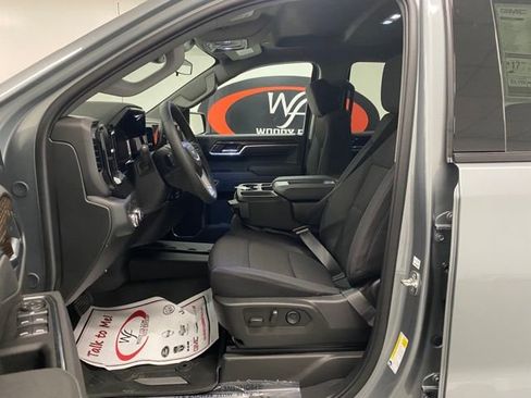New 2025 GMC Sierra 1500 Elevation image 13