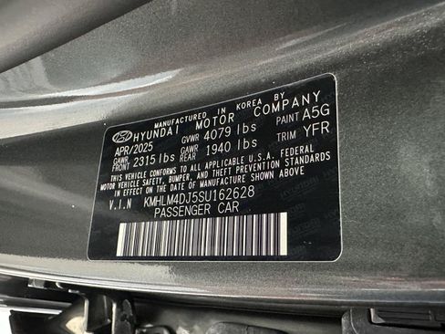 Certified 2025 Hyundai Elantra Hybrid FWD image 16