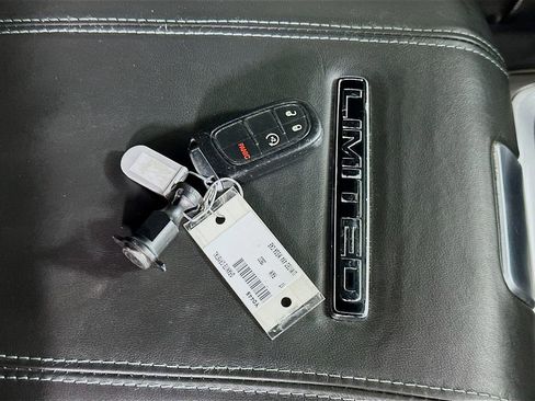 Used 2017 RAM 3500 Laramie Longhorn image 36