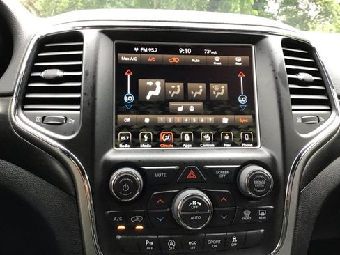 Used 2018 Jeep Grand Cherokee Altitude AWD/4WD image 19