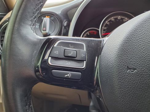 Used 2018 Volkswagen Beetle 2.0T SE w/ SE Premium Package image 32