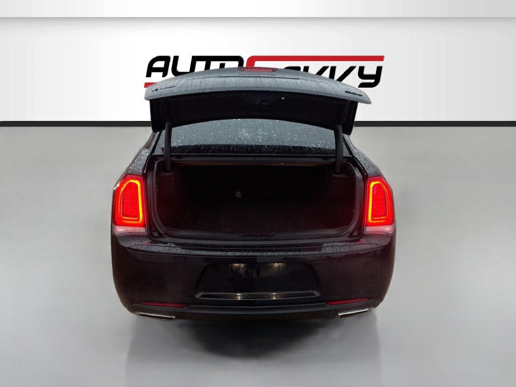 Used 2021 Chrysler 300 Touring w/ Sport Appearance Package RWD image 23