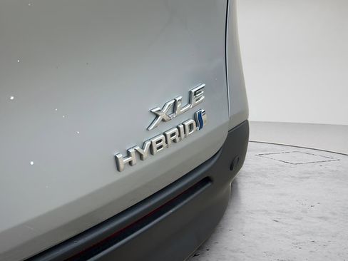 Used 2024 Toyota Sienna XLE image 13