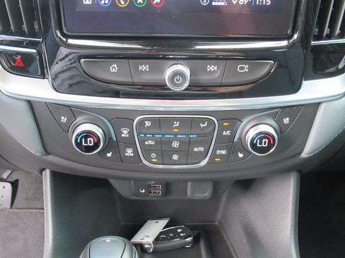 Used 2020 Chevrolet Traverse Premier image 30