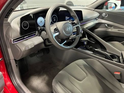 Used 2024 Hyundai Elantra SEL FWD image 19