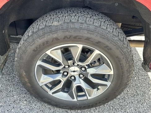 Used 2024 Chevrolet Silverado 1500 RST AWD/4WD image 17