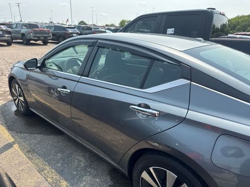 Used 2022 Nissan Altima 2.5 SV FWD image 17