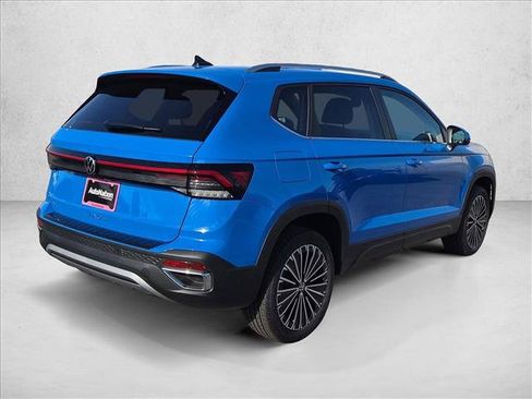 New 2026 Volkswagen Taos SE FWD image 2