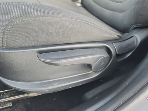 Used 2023 Hyundai Tucson SE image 12