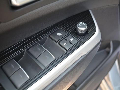 Used 2026 Toyota Sienna XSE AWD/4WD image 9