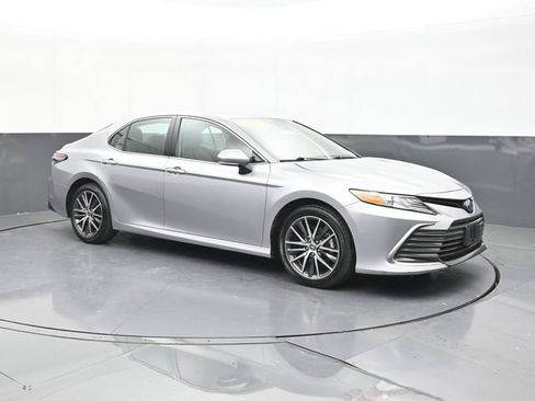 Used 2024 Toyota Camry XLE FWD image 18