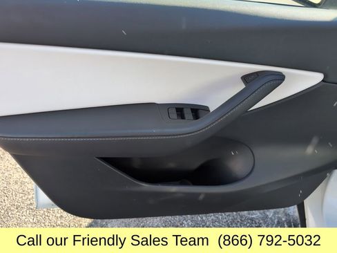 Used 2022 Tesla Model Y Performance image 11