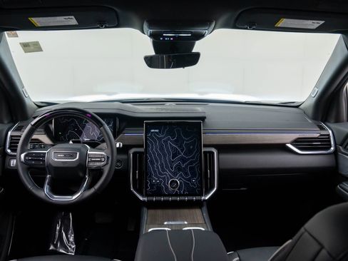 Used 2025 GMC Acadia Denali w/ Super Cruise Package image 12