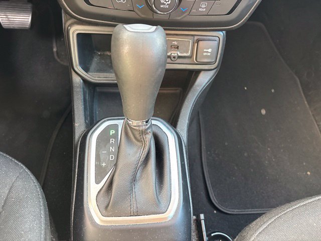 Used 2018 Jeep Renegade Latitude FWD image 13