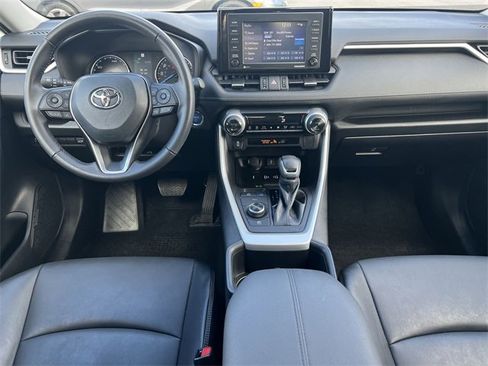 Used 2022 Toyota RAV4 XLE Premium image 10
