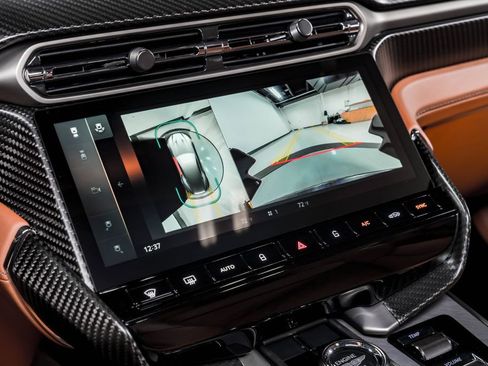 Used 2025 Aston Martin Vanquish image 24