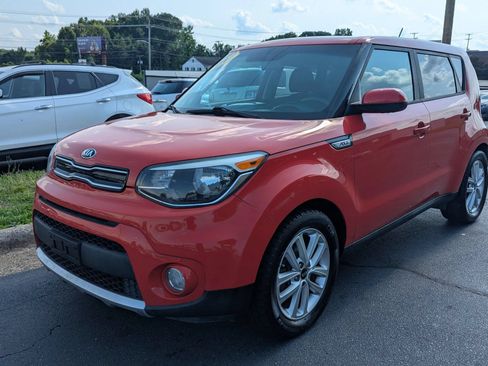 Used 2017 Kia Soul + FWD image 3