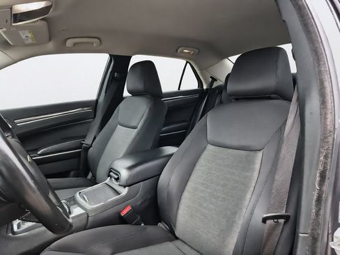 Used 2019 Chrysler 300 Touring w/ Sport Appearance Package RWD image 20