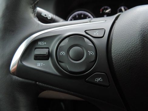 Used 2018 Buick Enclave Essence FWD image 28