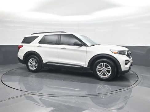 Certified 2023 Ford Explorer XLT w/ Equipment Group 202A RWD image 11