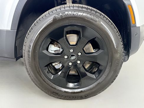 Used 2023 Land Rover Defender 110 S image 32