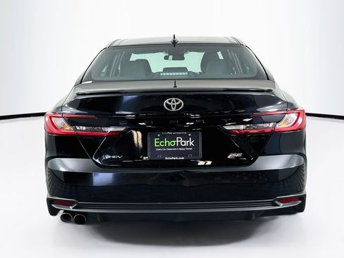 Used 2025 Toyota Camry SE FWD image 7