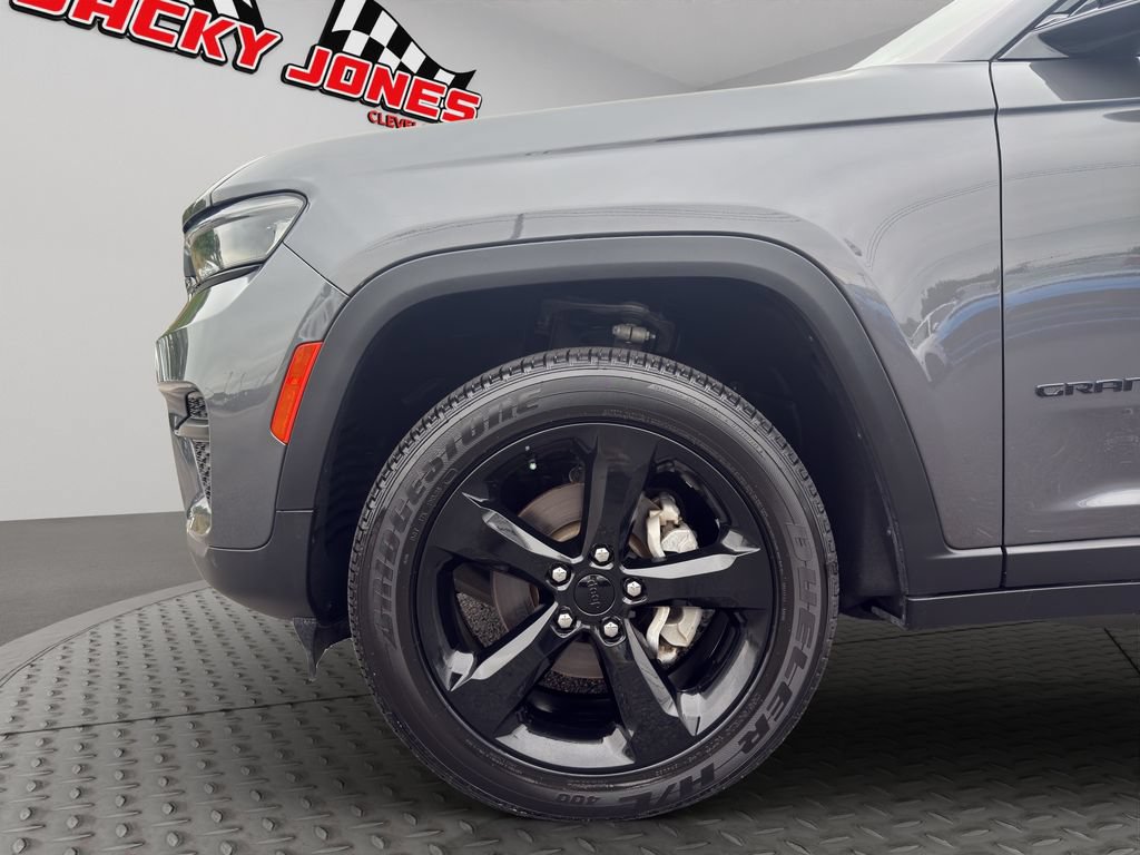 Used 2023 Jeep Grand Cherokee Altitude AWD/4WD image 15