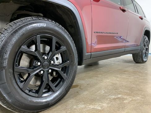 Used 2024 Jeep Grand Cherokee L Altitude image 2