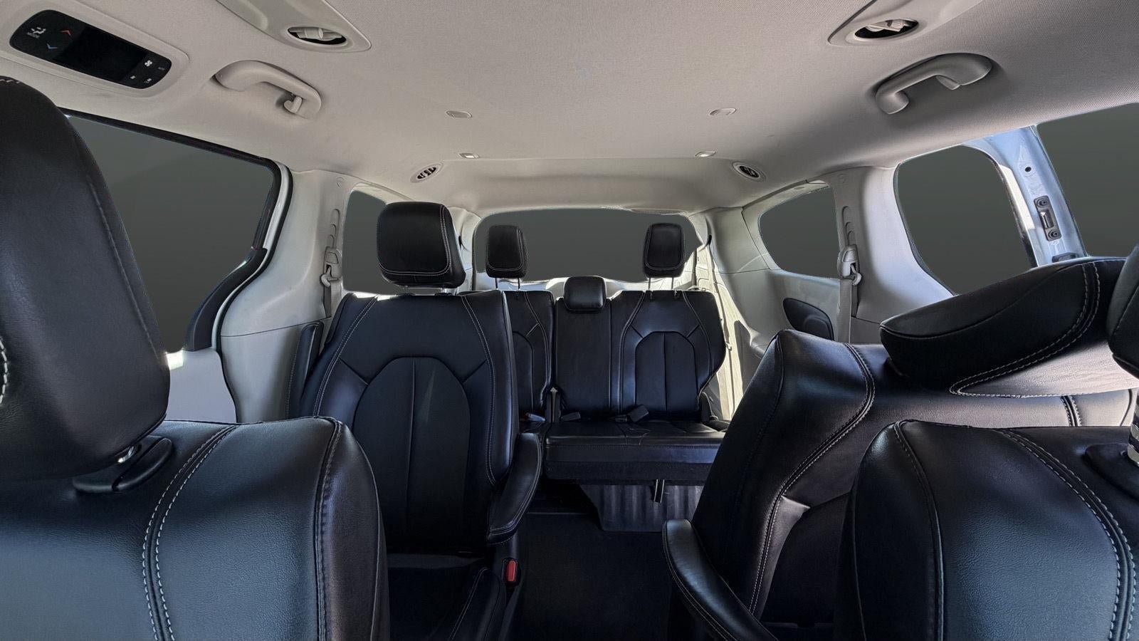 Used 2024 Chrysler Pacifica Limited FWD image 47