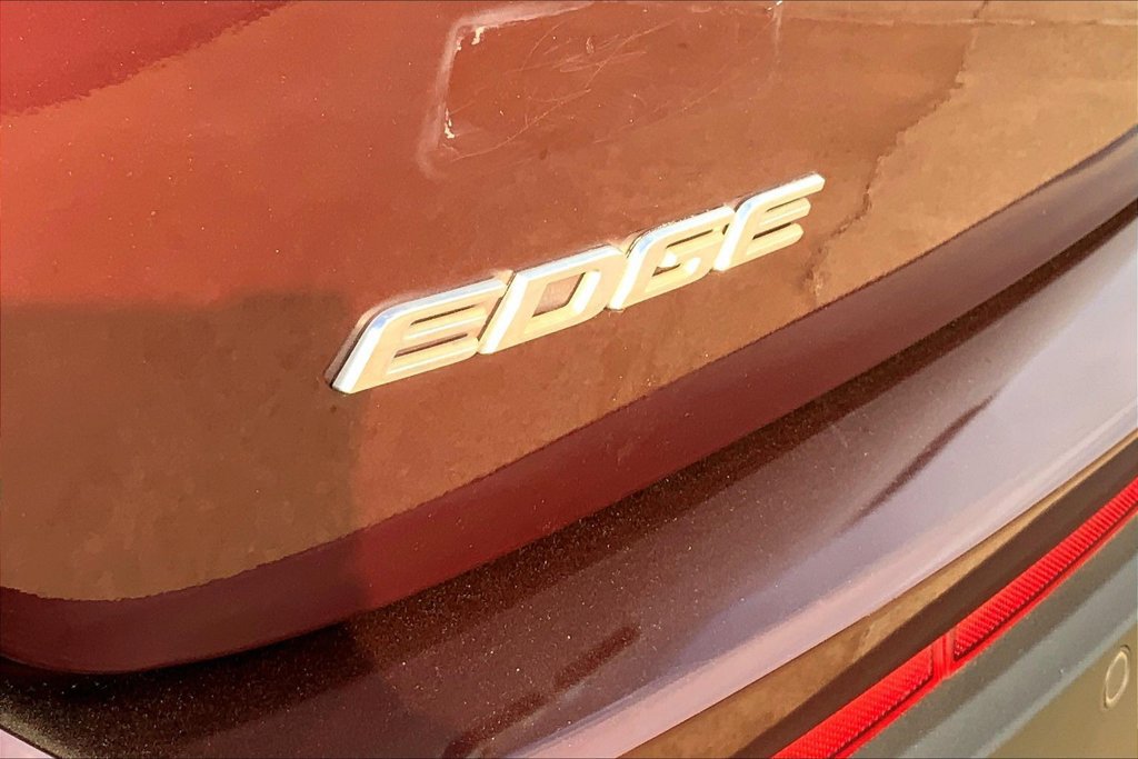 Used 2018 Ford Edge SEL w/ Equipment Group 201A AWD/4WD image 29