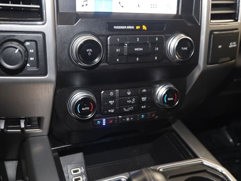 Used 2019 Ford F150 Platinum w/ FX4 Off-Road Package AWD/4WD image 31