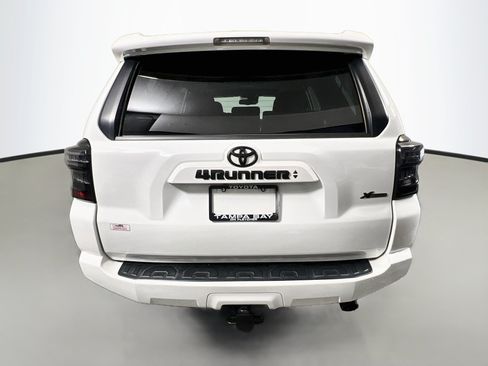 Used 2020 Toyota 4Runner SR5 Premium w/ Moonroof Package RWD image 6