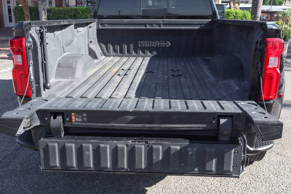 Used 2024 Chevrolet Silverado 3500 High Country w/ High Country Premium Package AWD/4WD image 9