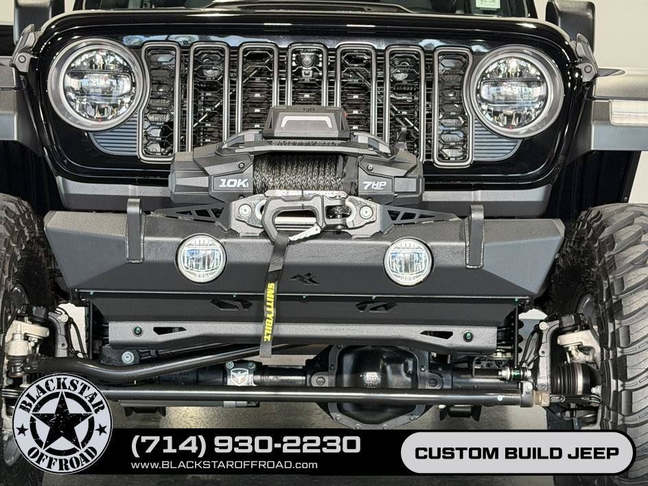 Used 2024 Jeep Gladiator Rubicon w/ Technology Group AWD/4WD image 4