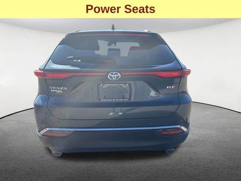 Used 2024 Toyota Venza XLE image 12