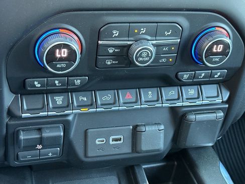 Used 2021 Chevrolet Silverado 2500 LTZ w/ LTZ Convenience Package image 20