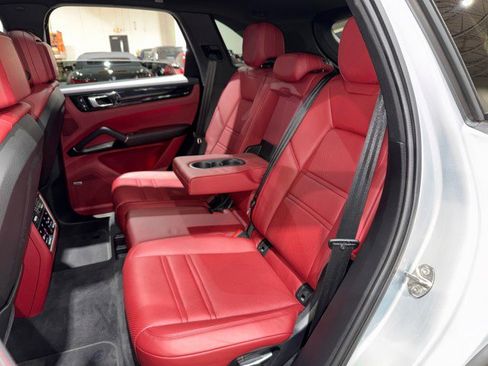 Used 2020 Porsche Cayenne image 15