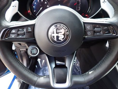 Used 2024 Alfa Romeo Giulia Veloce AWD/4WD image 16