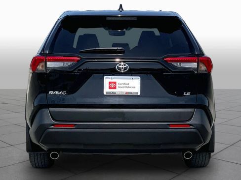 Used 2022 Toyota RAV4 LE FWD image 5