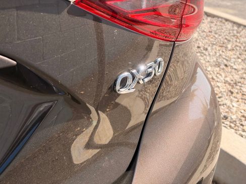 Used 2019 INFINITI QX30 w/ Cargo Package FWD image 7