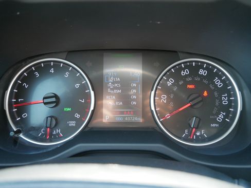 Used 2021 Toyota RAV4 XLE Premium AWD/4WD image 21