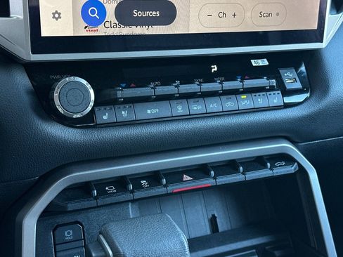 Used 2025 Toyota Tundra Limited image 16