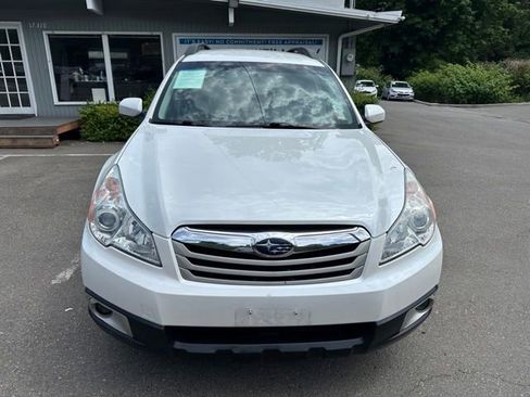 Used 2010 Subaru Outback 2.5i Premium AWD/4WD image 2