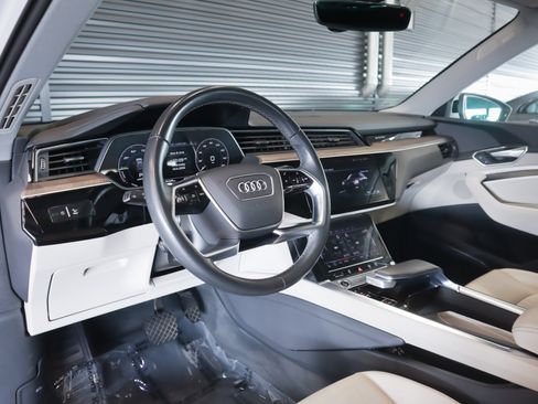 Used 2024 Audi Q8 e-tron Premium Plus w/ Premium Plus Package AWD/4WD image 17