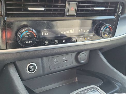Used 2021 Nissan Rogue SV FWD image 26