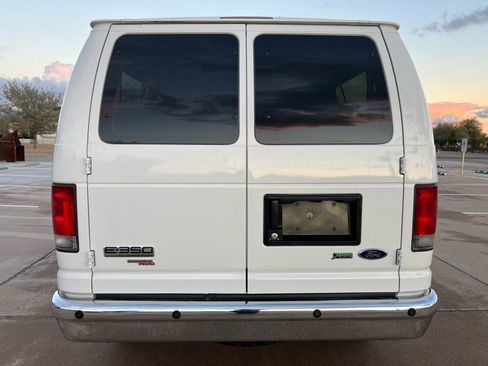 Used 2014 Ford E-350 and Econoline 350 XL w/ Power Windows & Locks Group image 4