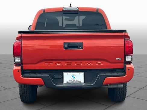 Used 2018 Toyota Tacoma TRD Sport image 4