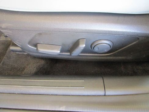 Used 2025 Hyundai Elantra Limited image 17