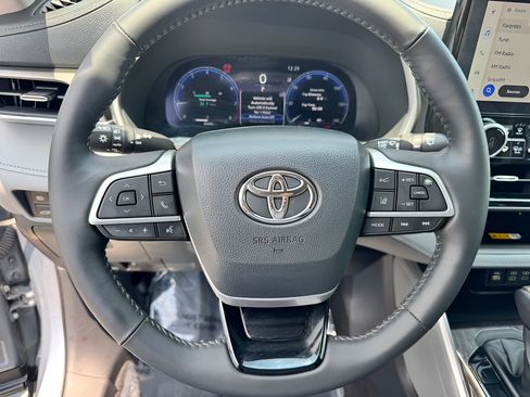 Used 2024 Toyota Highlander Limited AWD/4WD image 13